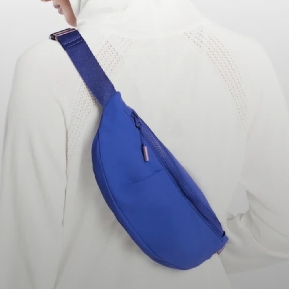 NWT Athleta Kinetic Blue Waist Bag